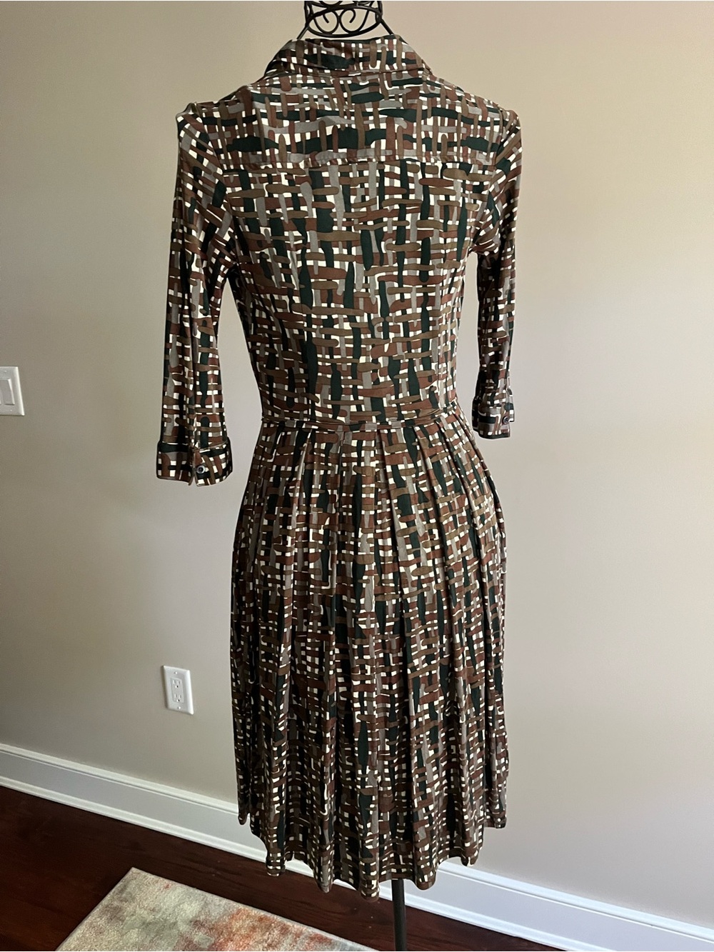 S SUNG Silk Button-Front Geometric Print Dress in Brown, Green & White Medium - Picture 2 of 16